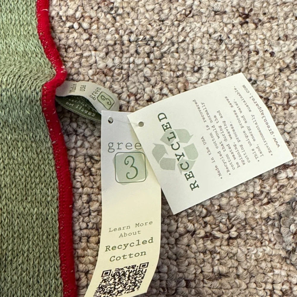 Gnome Design Green Throw Blanket - Picture 2 of 3